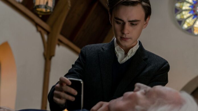 Mr. Harrigan's Phone Ending Exlained 2022 Jaeden Martell as Craig