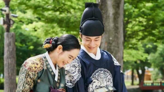 Under The Queen's Umbrella Episode 11 12 Recap Ending 2022 Kim Hye-su as Queen Im Hwa Ryeong