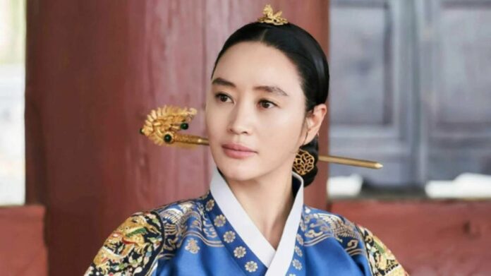 Under The Queen's Umbrella Ending Explained 2022 Kim Hye-su as Queen Im Hwa Ryeong